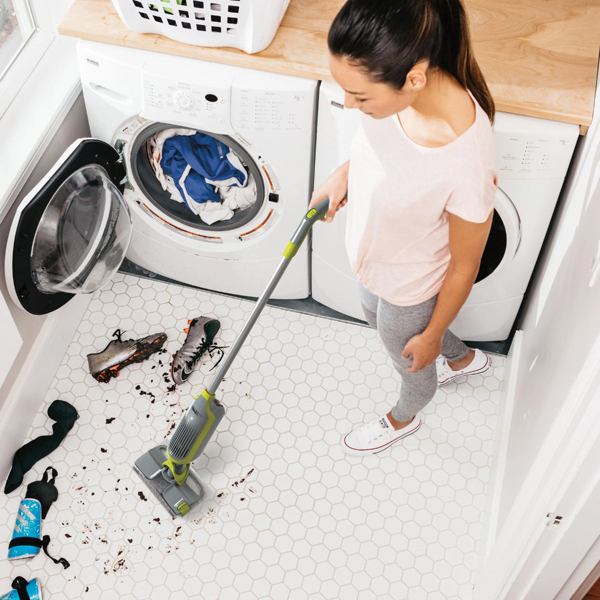 Cordless Hard Floor Vacuum Mop with Disposable Pads C814950