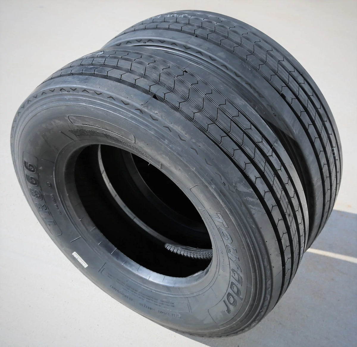 225/70R19.5 14 Ply Commercial Tire R612