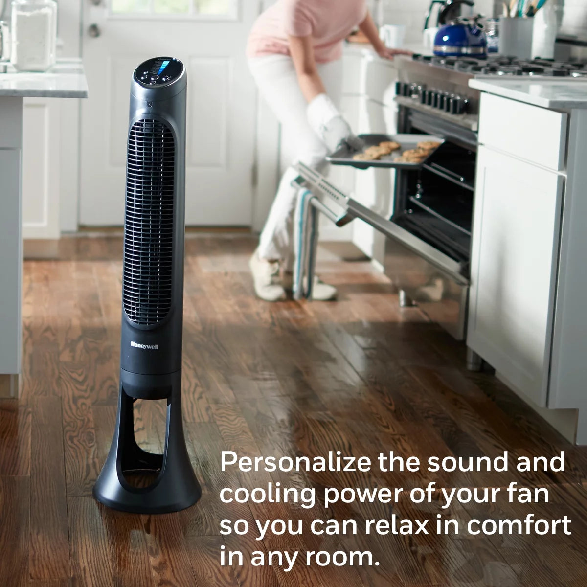 Black Oscillating Electric Tower Fan Z647