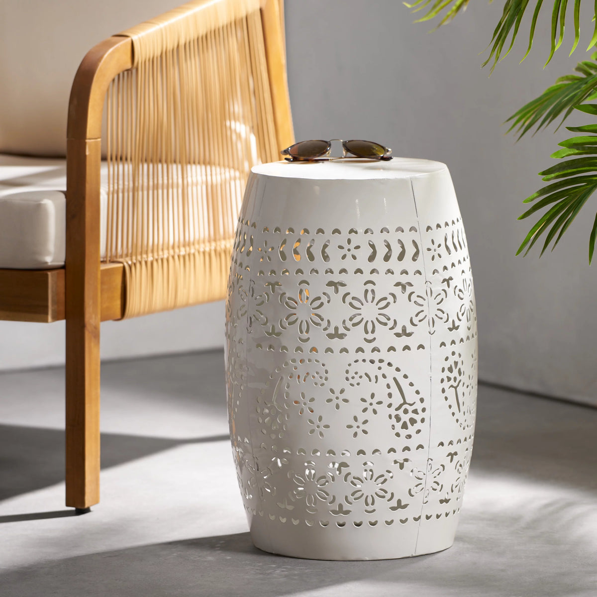 White 12 Lace Cut Iron Side Table Z646