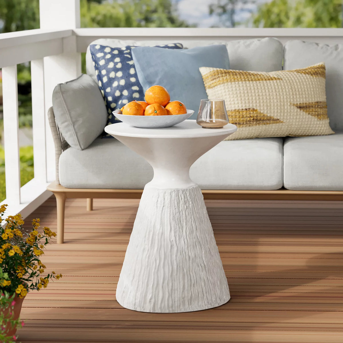 White Round Concrete Side Table Z6415